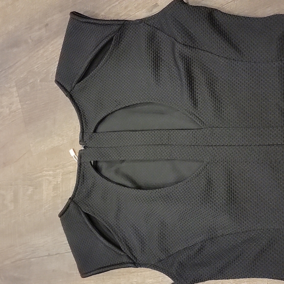 Women's black dress. - Picture 9 of 10